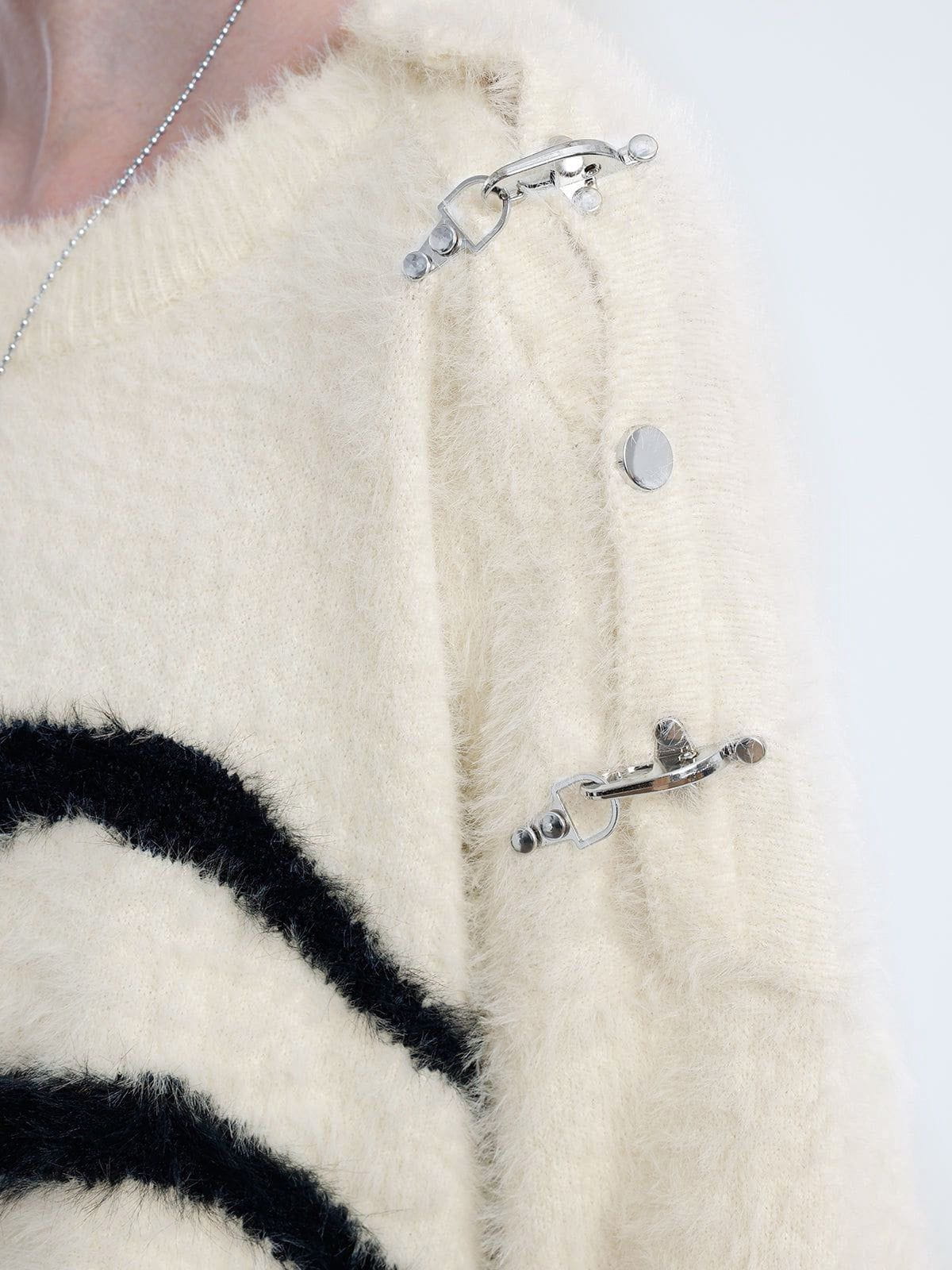 Fushya Metal Buckle Spider Jacquard Sweater